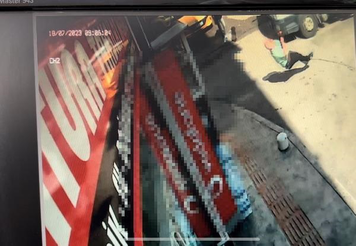 Kamyonun çarptığı duba parçası ağır yaraladı