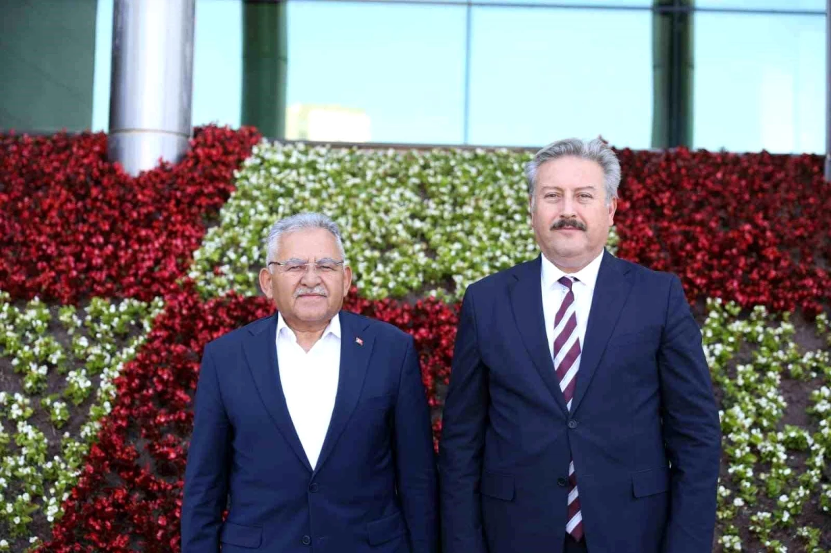 Kayseri Büyükşehir Belediye Başkanı Melikgazi Belediye Başkanı ile İstişare Toplantısı Gerçekleştirdi