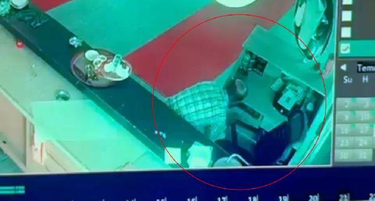 Batman\'da Kafede Hırsızlık Anı Güvenlik Kamerasına Yansıdı