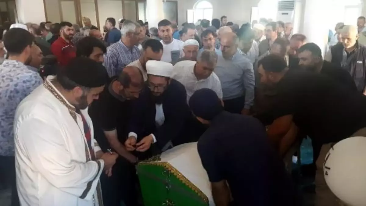 Kocaeli'de Tartışma Sonucu Hayatını Kaybeden Güvenlik Görevlisi Toprağa Verildi