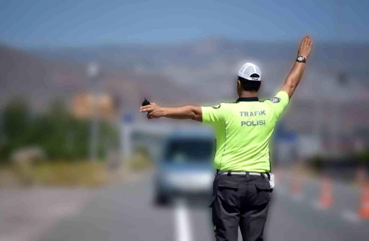 Erzincan\'da Çakarlı Gelin Arabasına Cezai İşlem