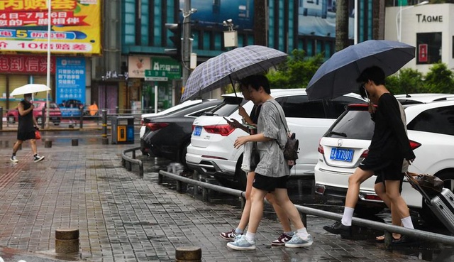 Çin'in Hainan Eyaletinde Uçuşlar ve Tren Seferleri Yeniden Başladı Çin'in Hainan Eyaletinde Uçuşlar ve Tren Seferleri Yeniden Başladı