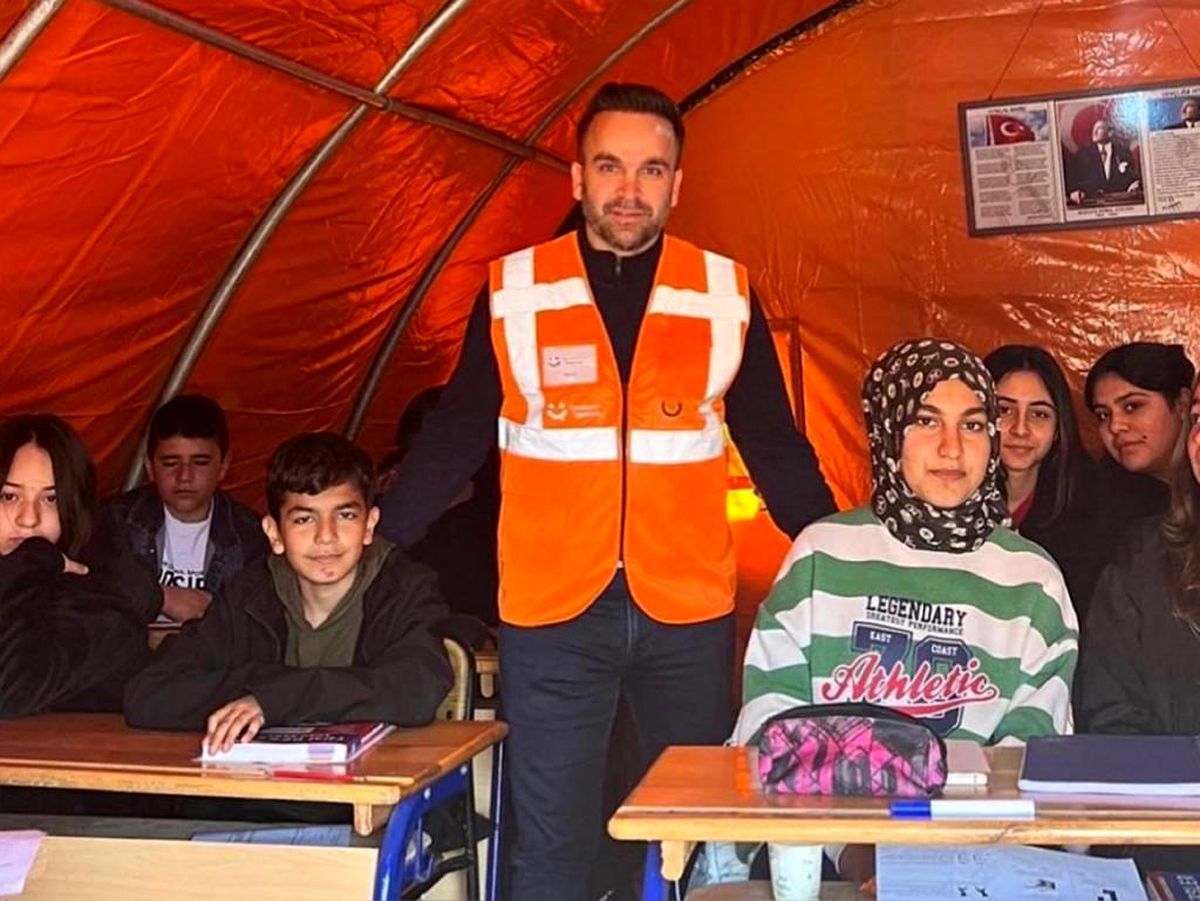 Depremzede Çocuklara Oyuncak ve Mutluluk Kutusu Dağıtıldı