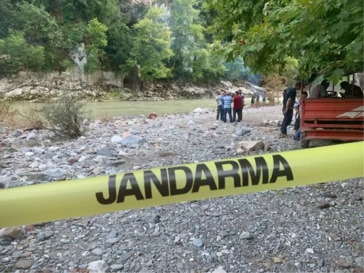 Köyün su şebekesini onarmak için girdiği çayda kaybolan tamircinin cansız bedenine ulaşıldı