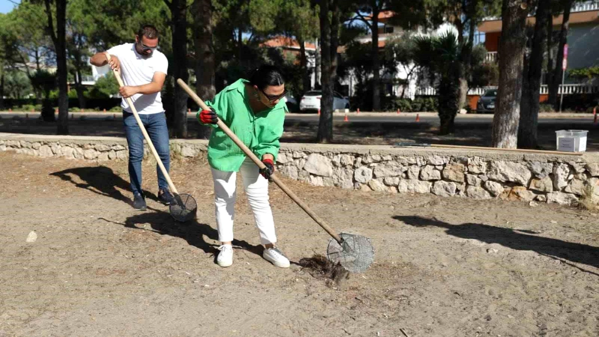 Didim Belediyesi Uslu Sitesi Sahili\'nde Temizlik Çalışması Gerçekleştirdi