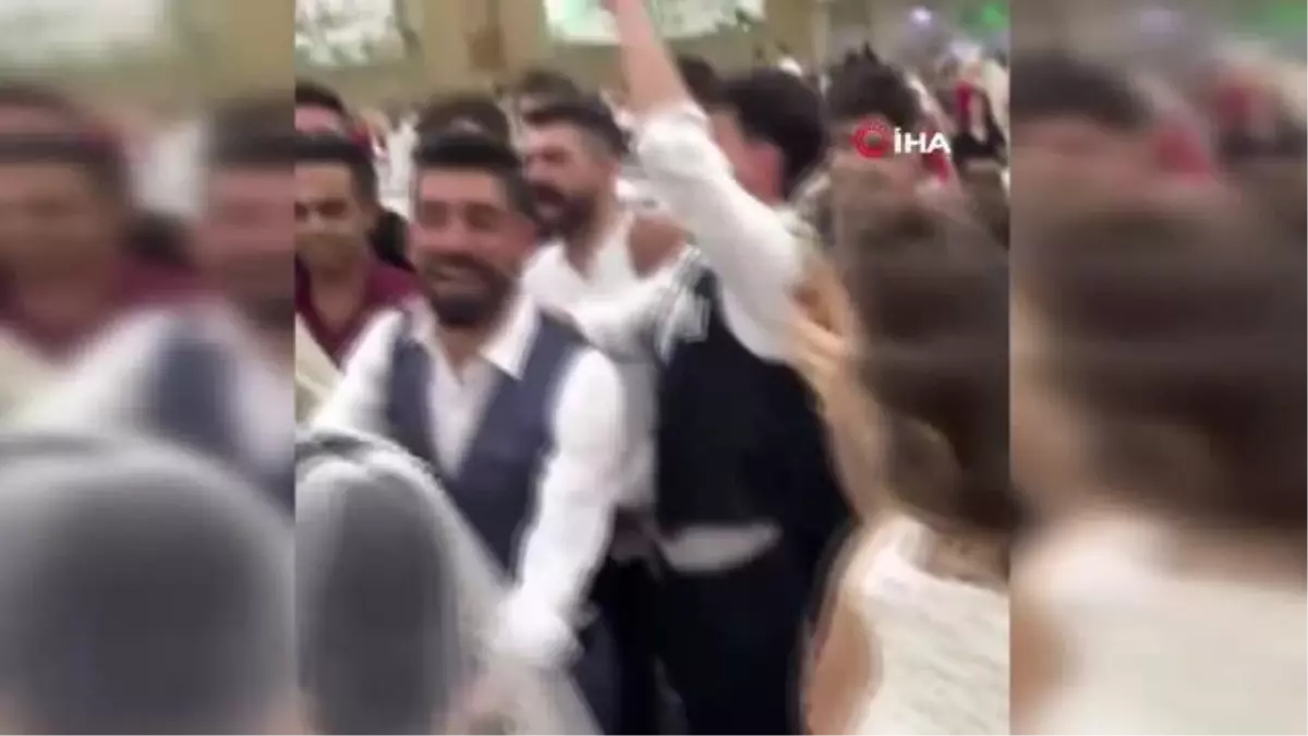 Düğünde damada 'acı kaybımız' yazılı çelenk şakası