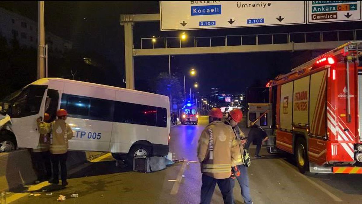 E5 Kara Yolu\'nda Servis Minibüsü Kaza Yaptı