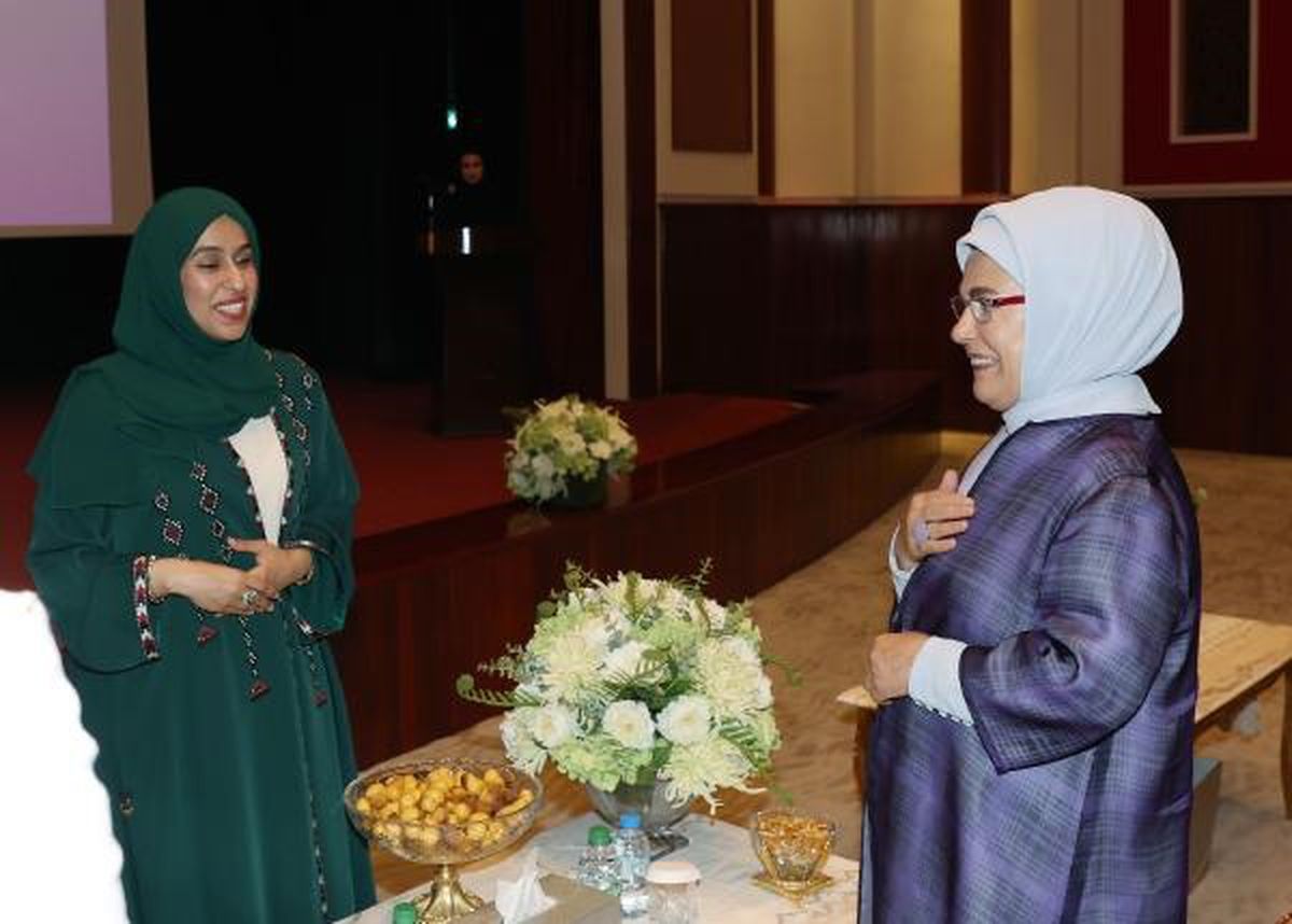Emine Erdoğan, Abu Dabi\'de Kadınlar Genel Birliği\'ni ziyaret etti