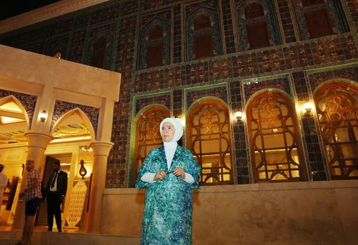 Emine Erdoğan Katara Camii\'ni gezdi