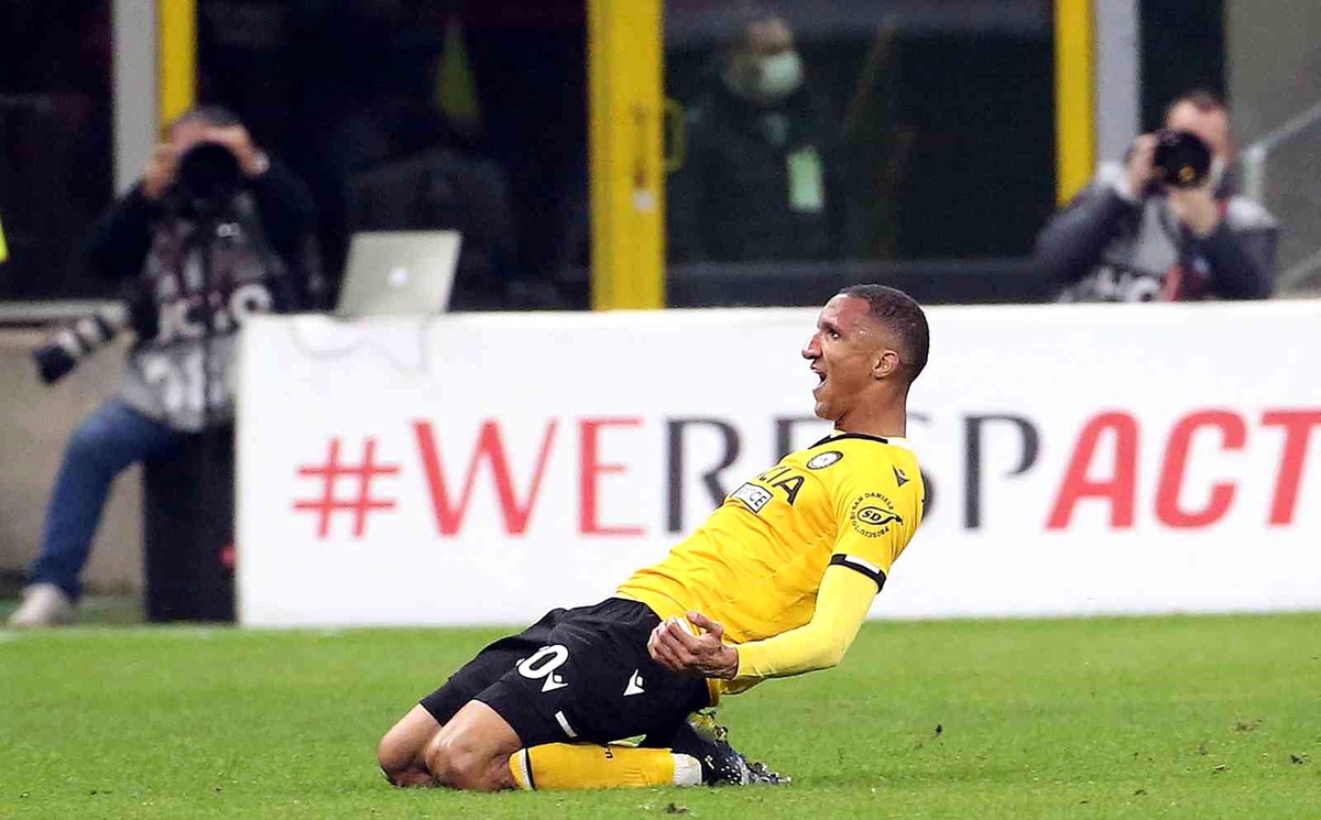 Fenerbahçe, Rodrigo Becao ile sözleşme görüşmeleri için İstanbul\'a geliyor