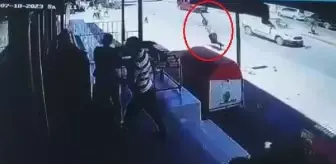 Adana'da Hafif Ticari Araç Çarpması Sonucu Yaralanan Genç