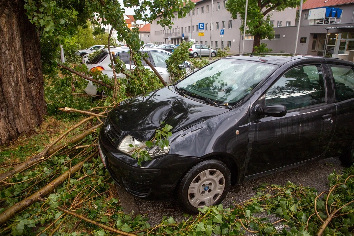 Hırvatistan\'da Şiddetli Rüzgar ve Yağmur Sonucu 2 Kişi Hayatını Kaybetti