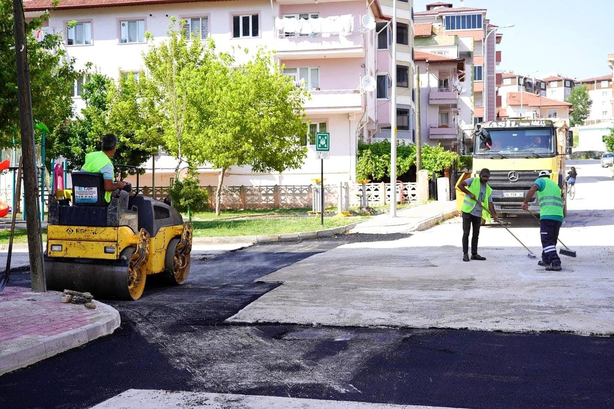 Bilecik\'te Hürriyet Mahallesinde Asfaltlama Çalışmaları Başladı