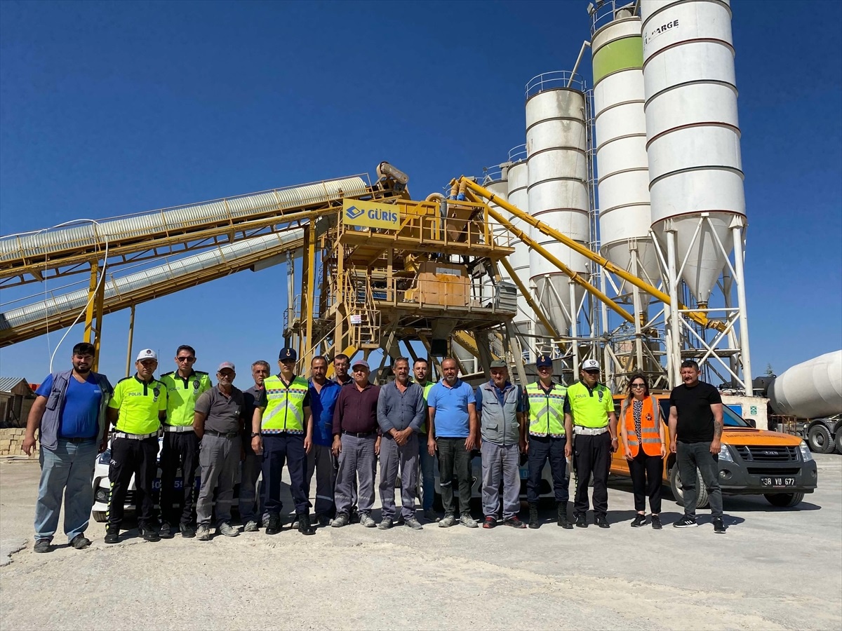 Kırşehir\'de Beton, Kum ve Çakıl İşletmelerine Eğitim Verildi
