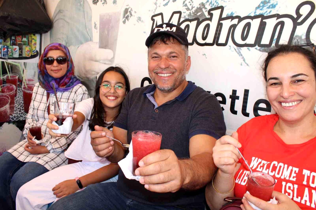 Aydın\'da Kar Helvası ile Serinlemek