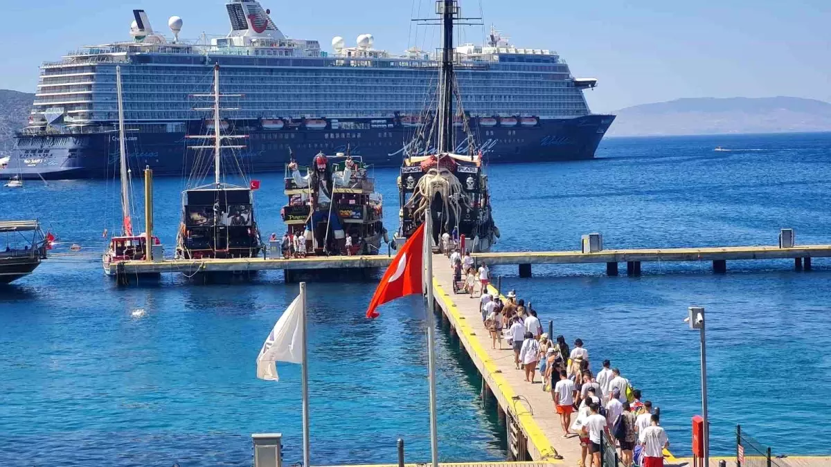 295 Metre Uzunluğundaki Malta Bayraklı Kruvaziyer Bodrum\'a Geldi