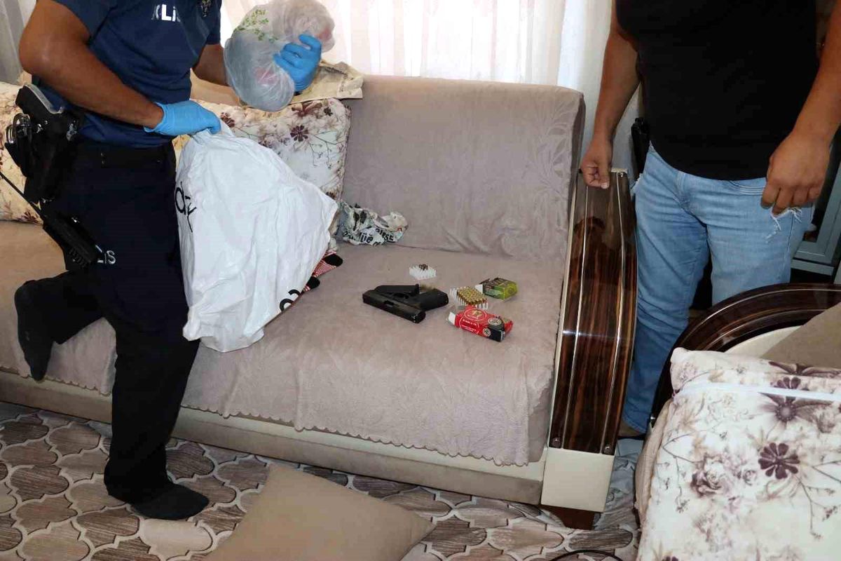 Mersin\'de Organize Suç Örgütüne Operasyon: 14 Gözaltı