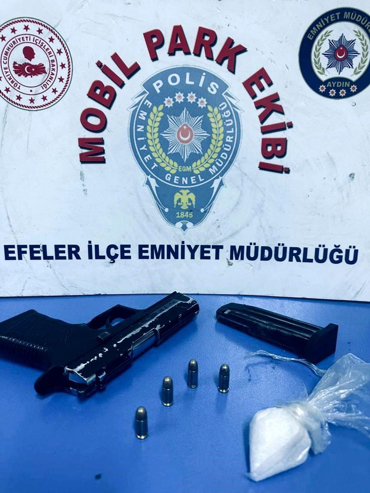 Aydın\'da Mobil Park Ekibi Şüphelilerden Silah ve Uyuşturucu Ele Geçirdi