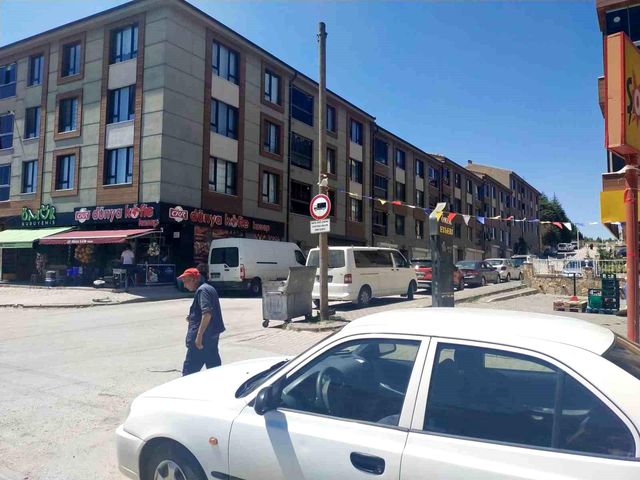Orhangazi Mahallesi sakinleri üst veya alt geçit istiyor Orhangazi Mahallesi sakinleri üst veya alt geçit istiyor