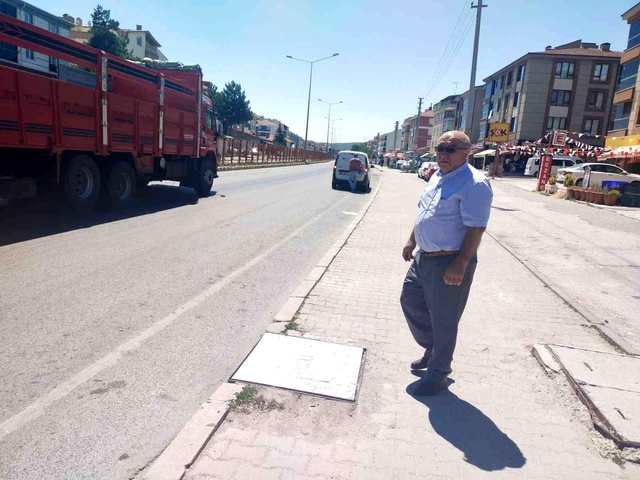 Orhangazi Mahallesi sakinleri üst veya alt geçit istiyor Orhangazi Mahallesi sakinleri üst veya alt geçit istiyor
