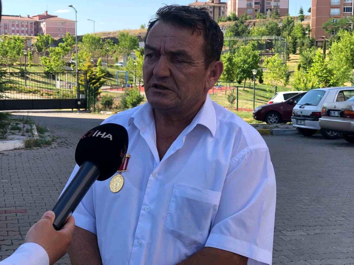 Ankara\'da Otopark Kavgası: Komşu Aileler Birbirine Silah ve Bıçak Çekti