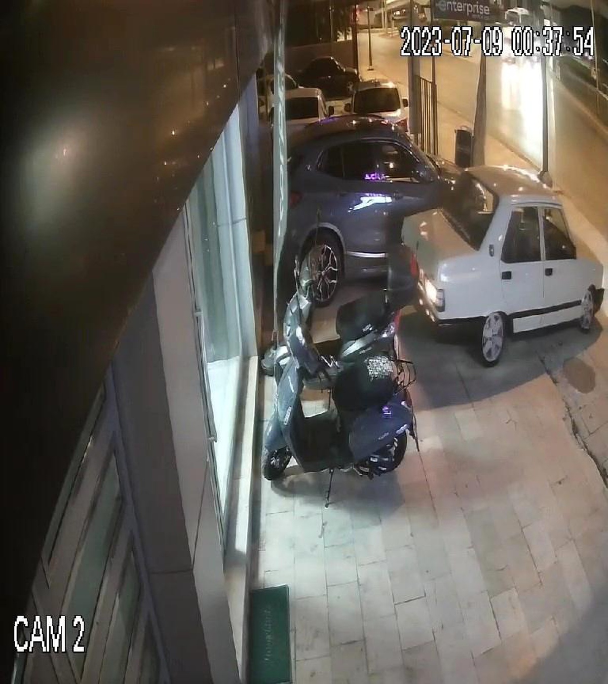 Denizli\'de park halindeki motosikletlere çarpan otomobil sürücüsü kaçtı