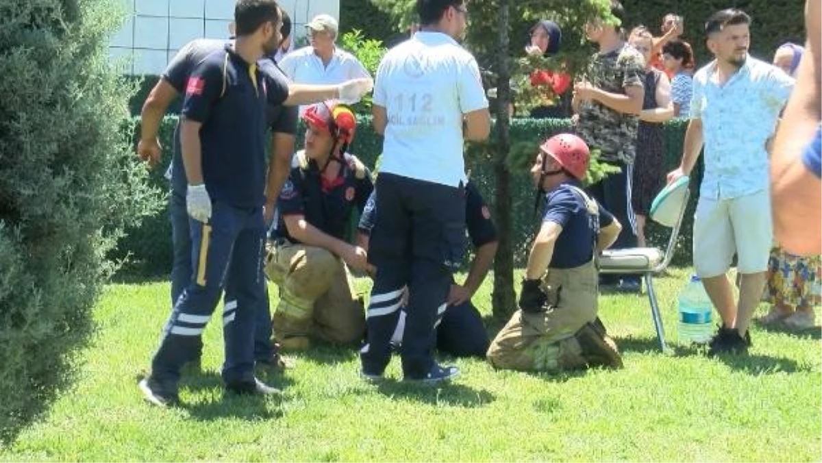 Pendik\'te Yangın İhbarına Giden İtfaiye Aracı Takla Attı: 5 İtfaiyeci Yaralandı