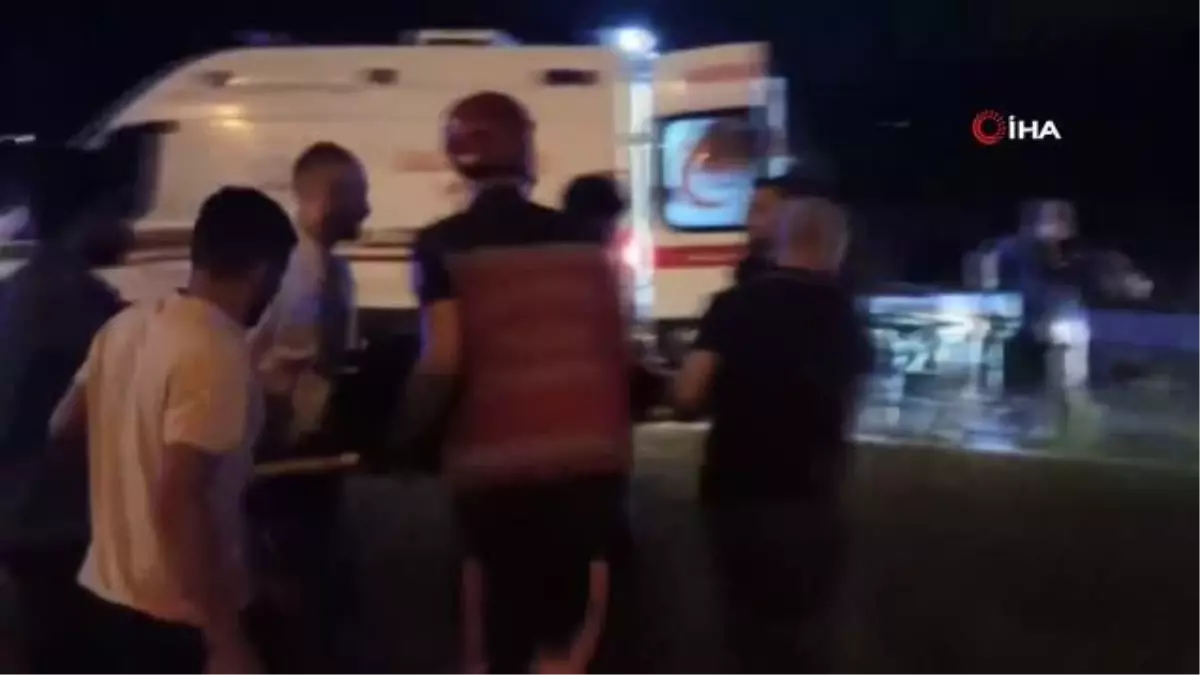 Sakarya\'da otomobil ile panelvan çarpıştı: 6 yaralı