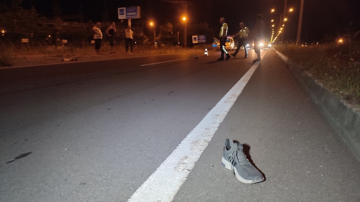 Sakarya\'da Otomobilin Çarptığı Genç Yaşamını Yitirdi