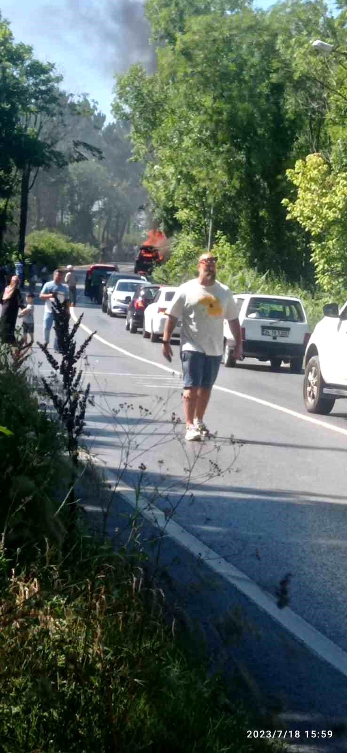 Sarıyer Bahçeköy\'de Orman Yolunda Araç Yangını