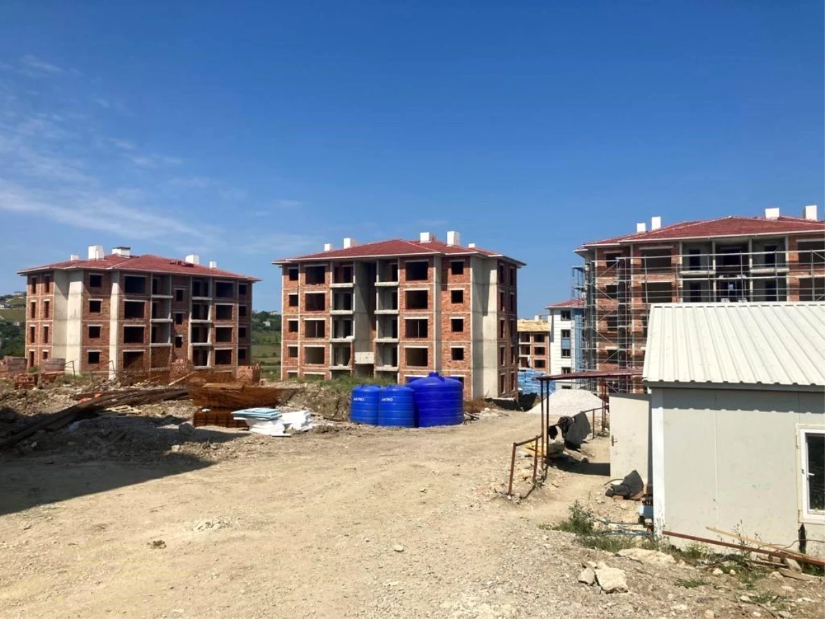 Sinop\'taki 317 daireli toplu konut inşaatı devam ediyor