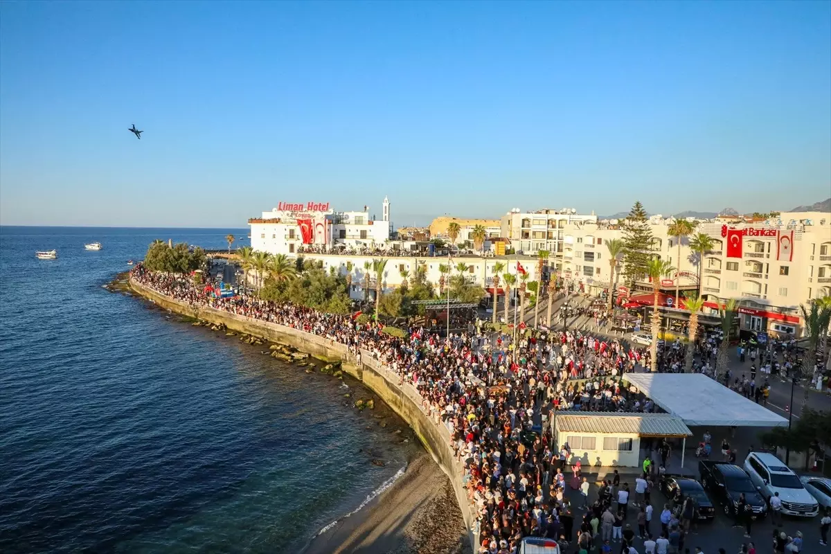 SOLOTÜRK, Kıbrıs\'ta gösteri uçuşu gerçekleştirdi