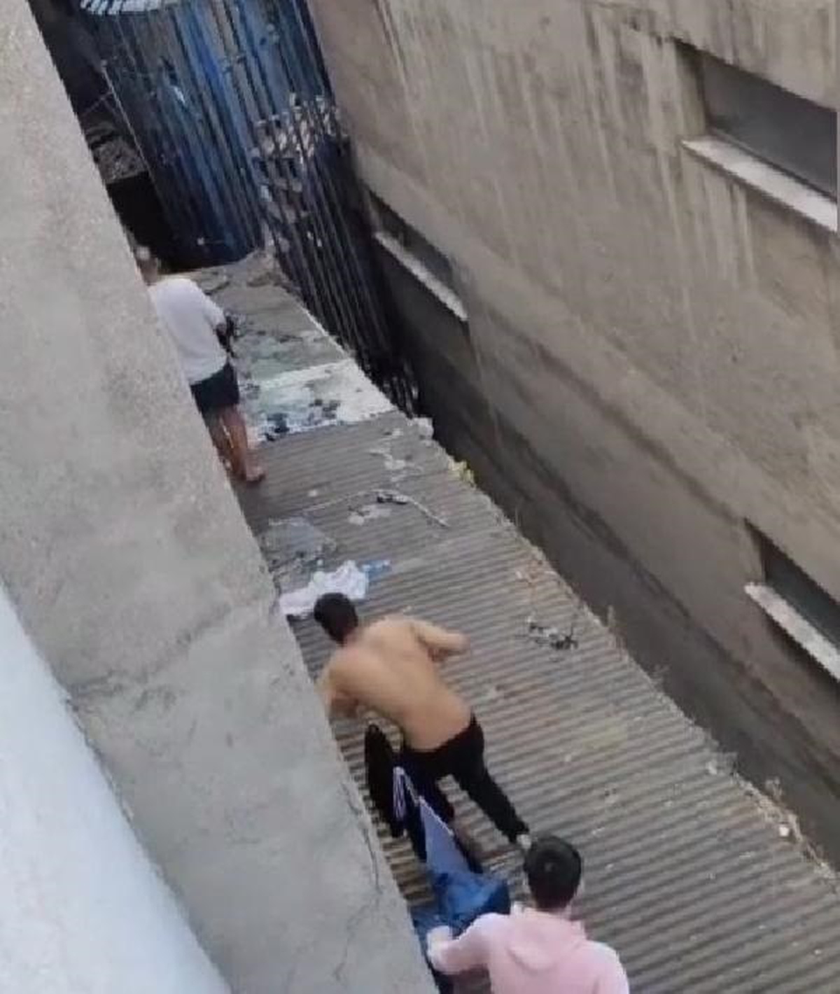 Sultangazi\'de Balkon Hırsızlığı Şoku