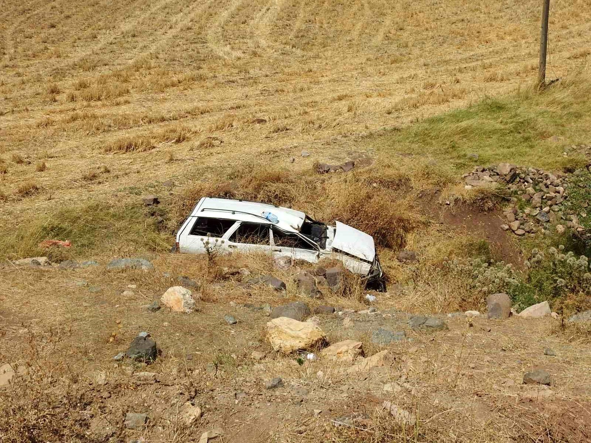 Kilis-Hatay Karayolu\'nda Otomobil Şarampole Uçtu: 1 Ölü, 2 Yaralı