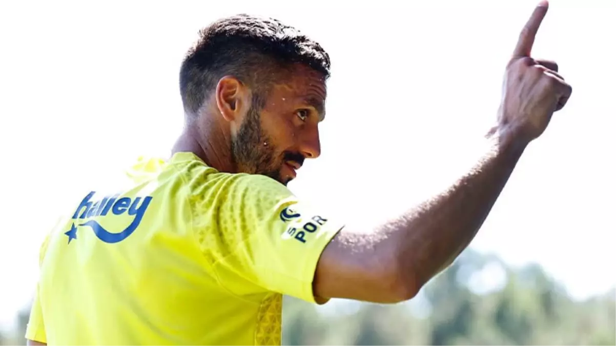 Tadic, Fenerbahçe ile ilk antrenmanına çıktı! Dünya yıldızını sarı-lacivertlilerin kaptanı Dzeko kapıda karşıladı