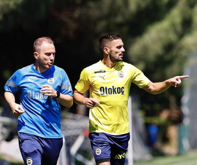 Tadic, Fenerbahçe ile ilk antrenmanına çıktı! Dünyaca ünlü futbolcuyu bakın kapıda kim karşıladı Tadic, Fenerbahçe ile ilk antrenmanına çıktı! Dünyaca ünlü futbolcuyu bakın kapıda kim karşıladı