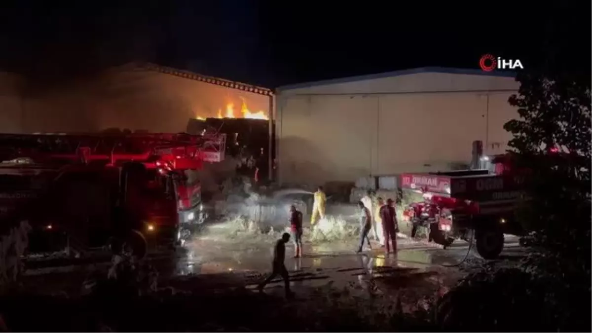 Niğde'de Tekstil Fabrikasının Pamuk Deposu Yandı