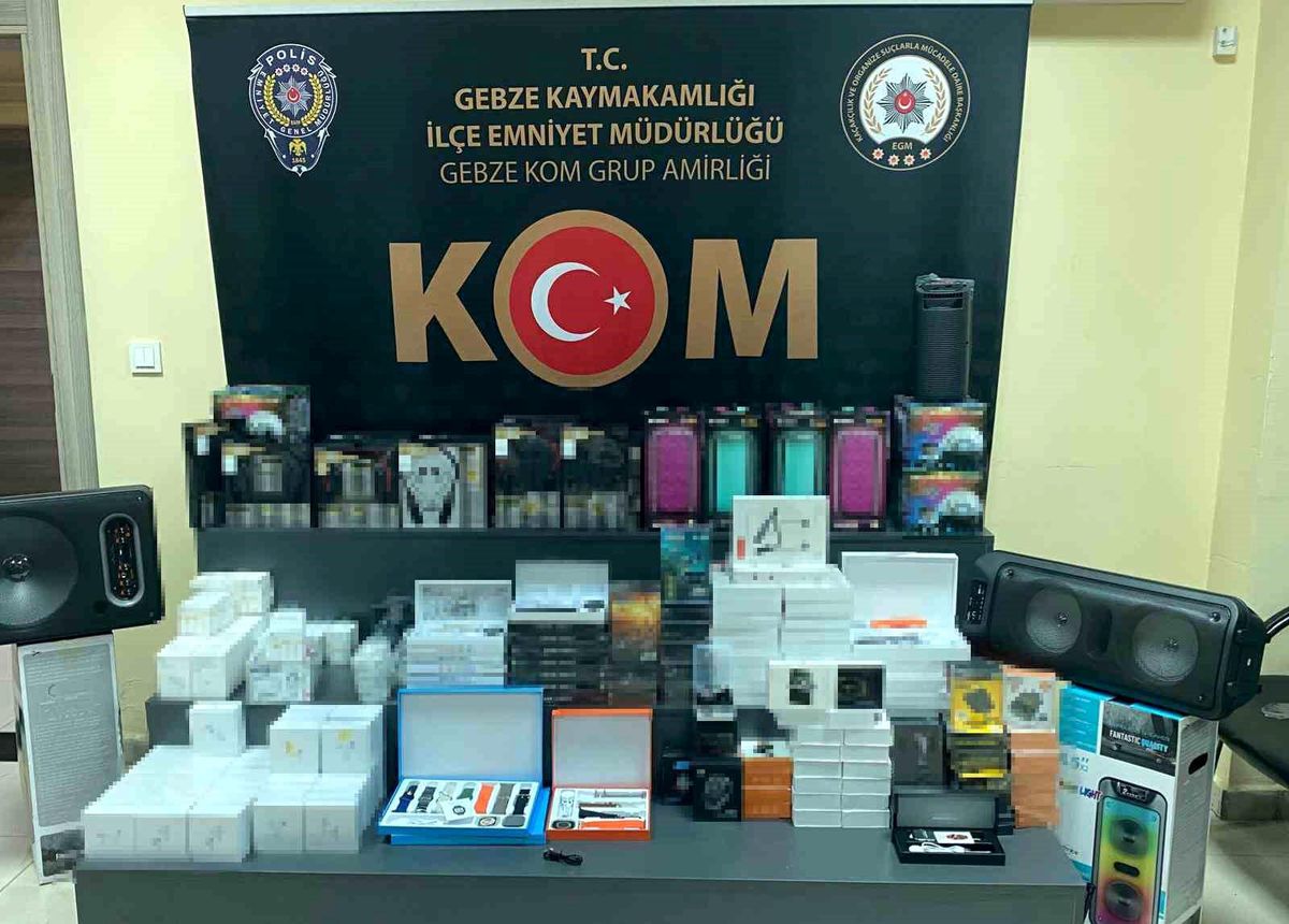 TEM Otoyolu Kocaeli Geçişinde Yapılan Aramada Çok Sayıda Elektronik Cihaz Ele Geçirildi