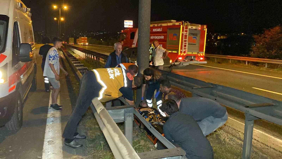 TEM Otoyolu Kocaeli Geçişinde Trafik Kazası: 3 Kişi Yaralandı