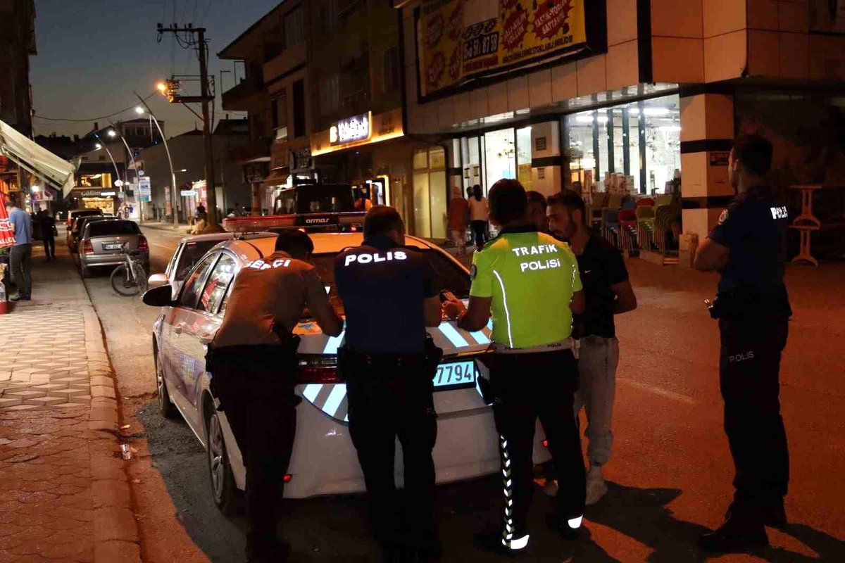 Akyazı\'da Ters Yöne Giren Sürücülere Cezai İşlem