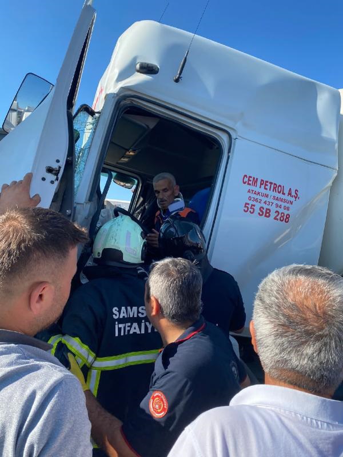Samsun\'da akaryakıt yüklü tanker TIR\'a çarptı