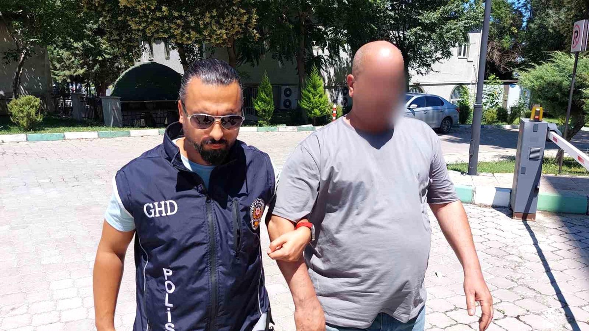 İzmir\'de göçmen kaçakçılığı suçundan hapis cezası alan kişi Samsun\'da yakalandı