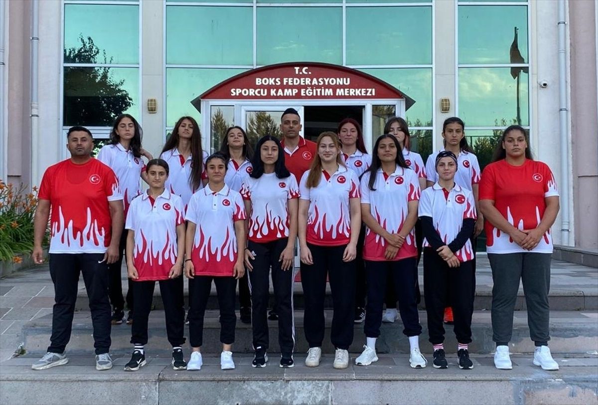 Yıldız Kadın ve Erkek Boks Milli Takımı Romanya\'ya hazırlanmak üzere Kastamonu\'dan ayrıldı