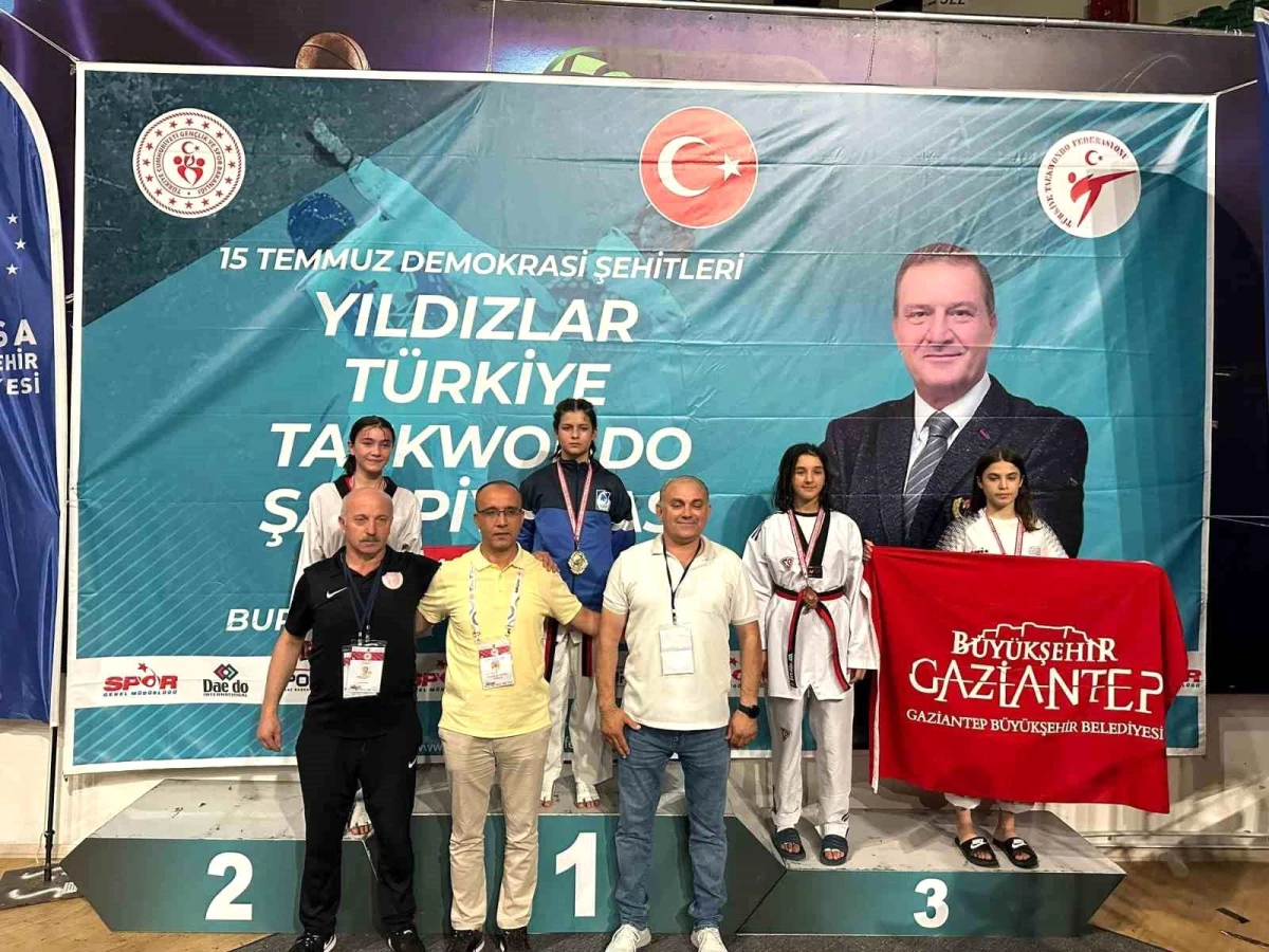 Yunusemre Belediyespor Taekwondocusu Selvinaz Küçükcankurtaran Altın Madalya Kazandı