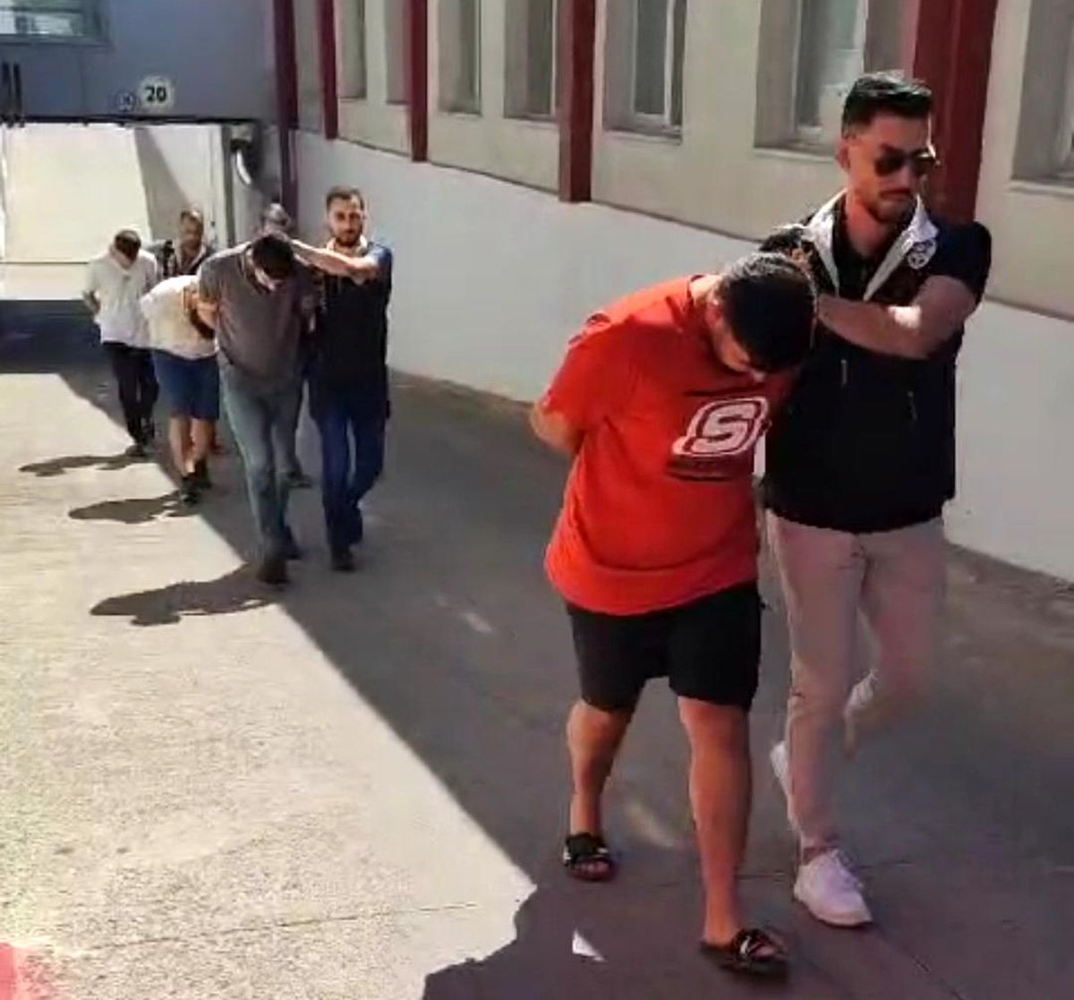 Adana\'da Otomobil Dolandırıcılığı: 2 Tutuklama