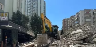 Depremde yıkılan kafede 1 milyon liralık zarar