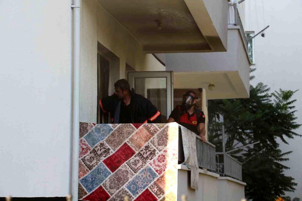 Çankırı\'da apartman yangınında daire kullanılamaz hale geldi
