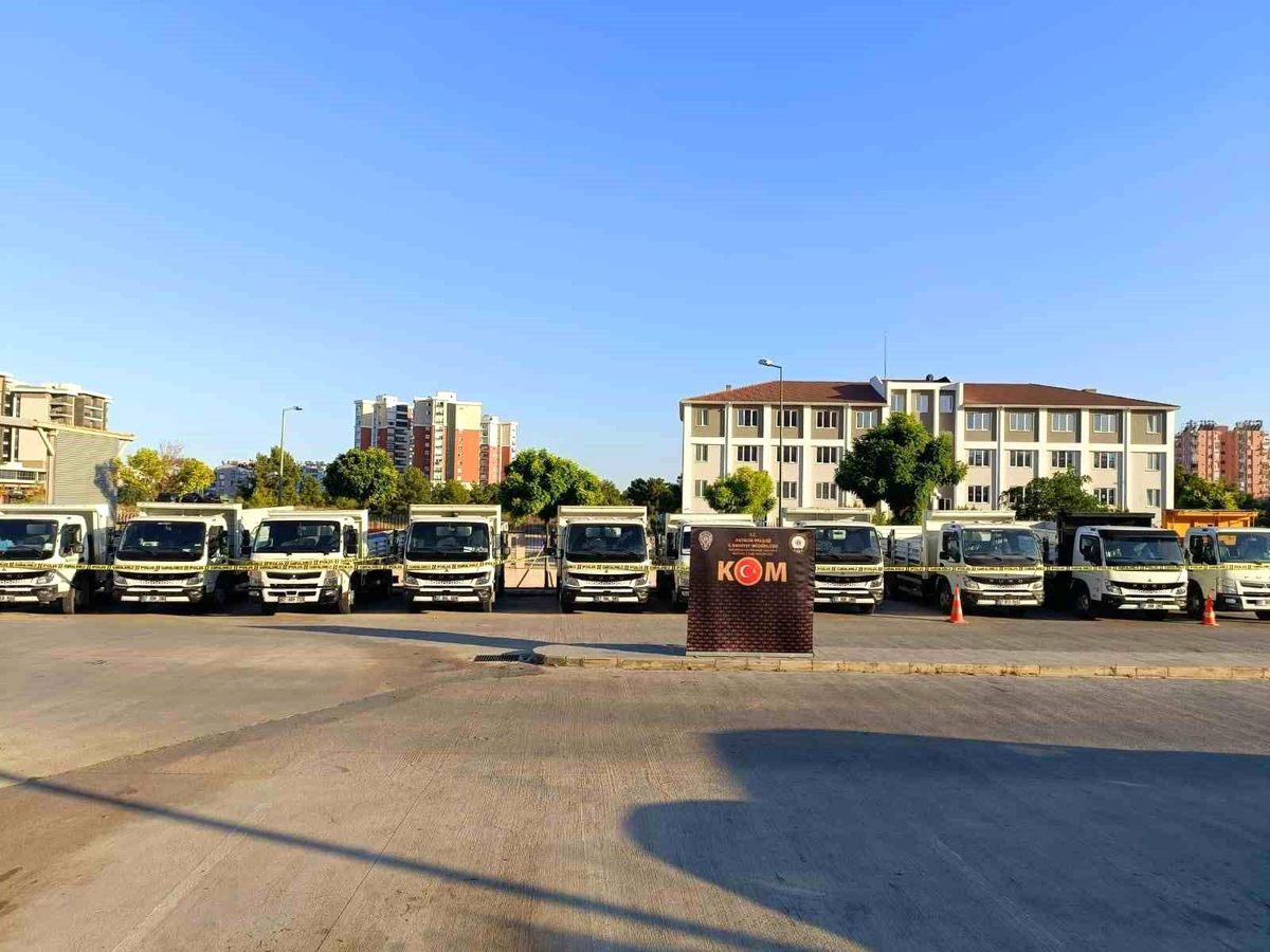 Antalya\'da sahte belgelerle kamyonlara el konuldu