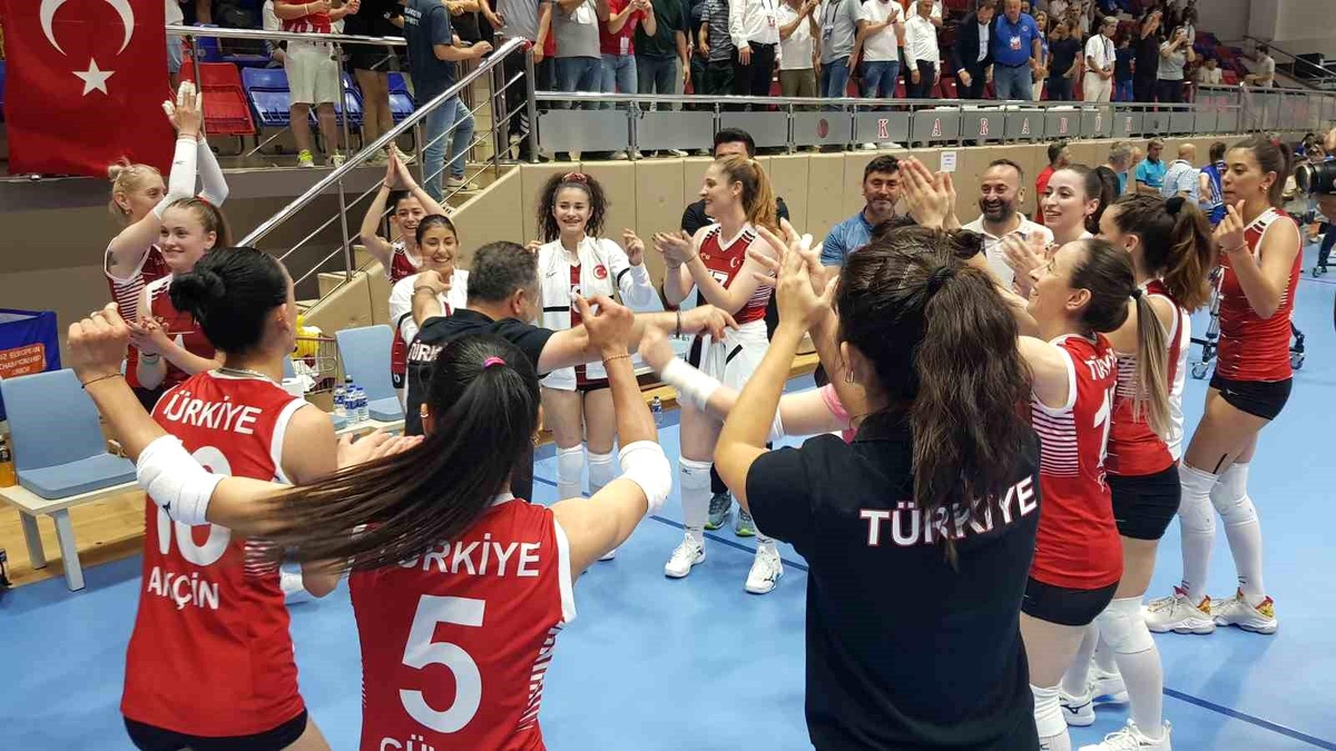 Türkiye İşitme Engelliler Voleybol Kadın Milli Takımı İtalya\'yı yenerek finale çıktı