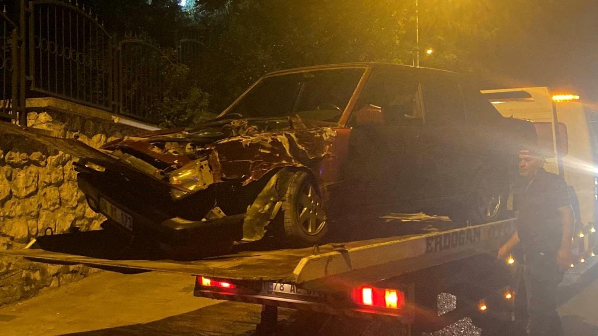 Karabük\'te Otomobil Kaza Yaptı, 1 Kişi Yaralandı